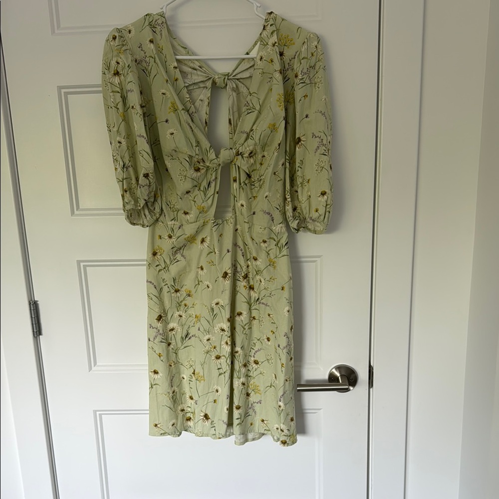 H&M Green Tie Front Puff Sleeve Sundress